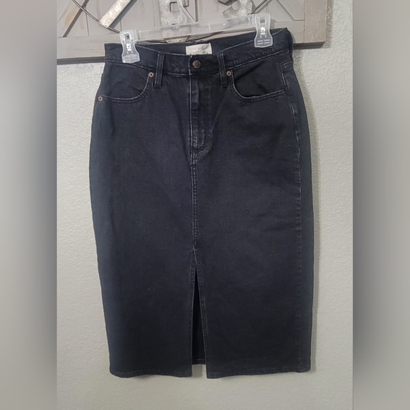 UNIVERSAL THREAD BLACK DARK WASH DENIM MIDI SKIRT W/ SLIT  Size 6 - Picture 7 of 7